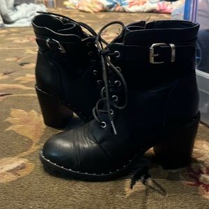 Diba size 7.5 women’s boots